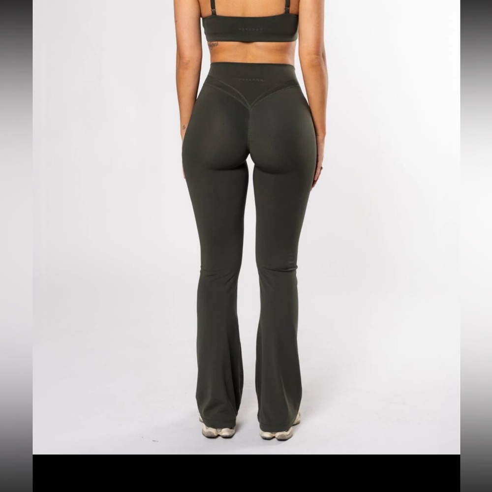 Paragon flares cocktail hour reluna